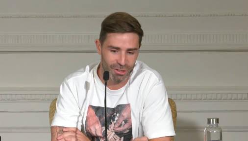 耶赖, 她也在接受 耶赖, 她也在接受