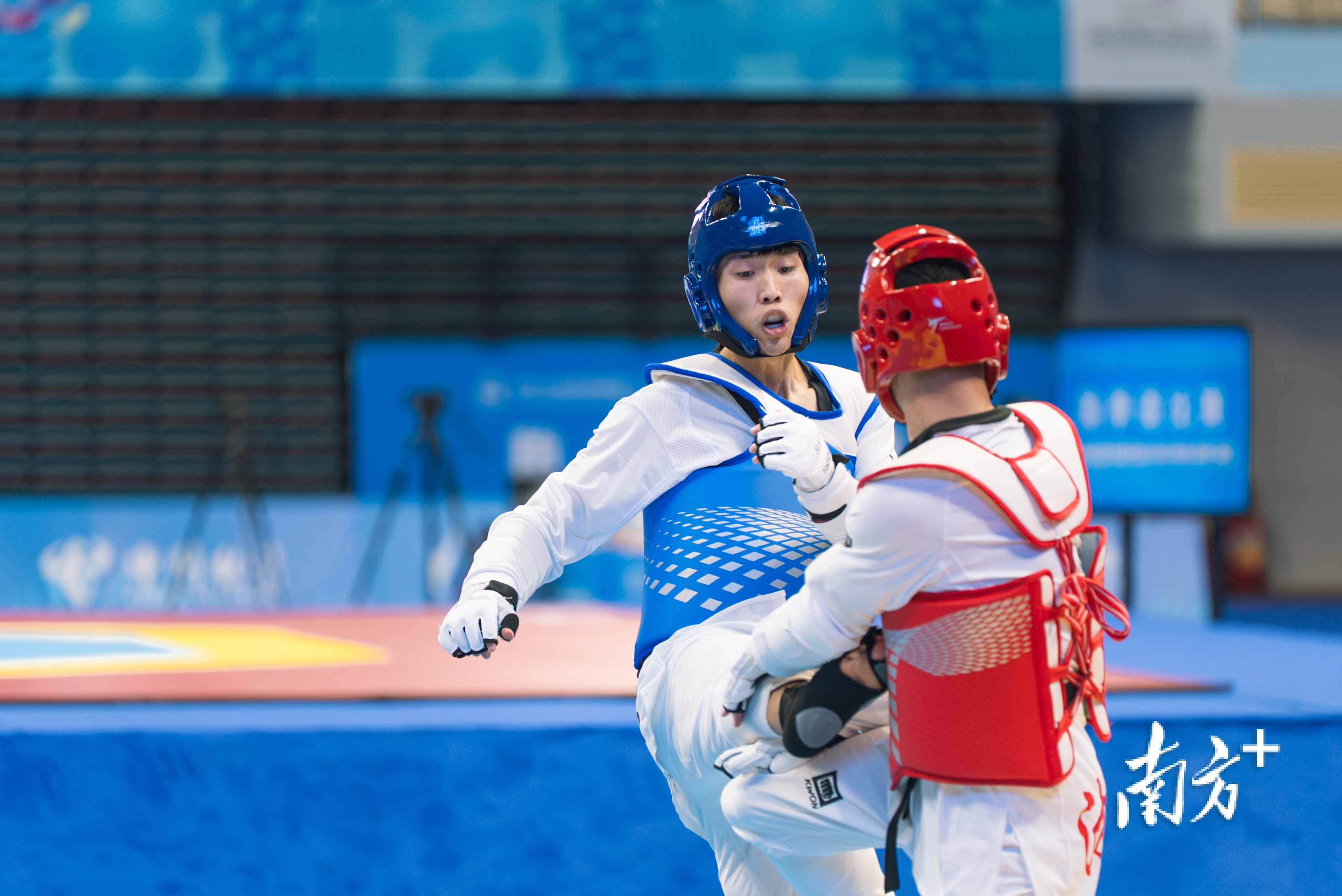 第三次站上, 服务方面